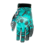 The Maze glove has the classic Illusive skull badge placed over top of the Tiffany blue splattered over top of the gray and white Maze pattern. Black finger webbing and finished off with black pipping. Gray palm w/ Illusive skull silicone logo in teal to keep that grip on whatever you be holding. 